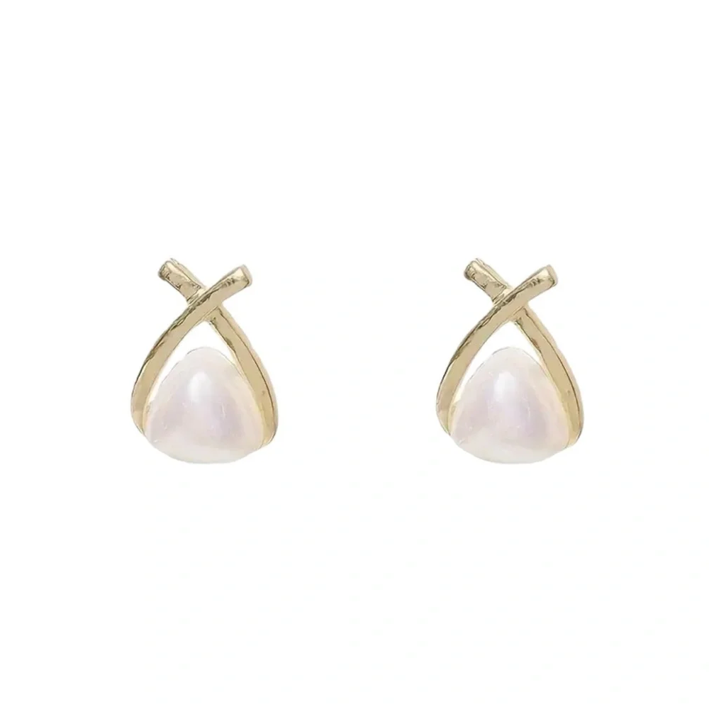 Triangle Geometric Pearl and Gold Earrings - Picture 1 of 7